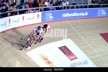 Les coureurs pendant six jours Madison Chase au cours de la cinquième journée de la série de six jours à Lee Valley Velopark, Londres Banque D'Images