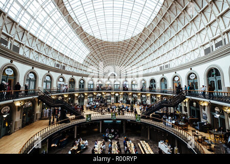 Intérieur de la Halle au Blé à Leeds, Angleterre, RU Banque D'Images