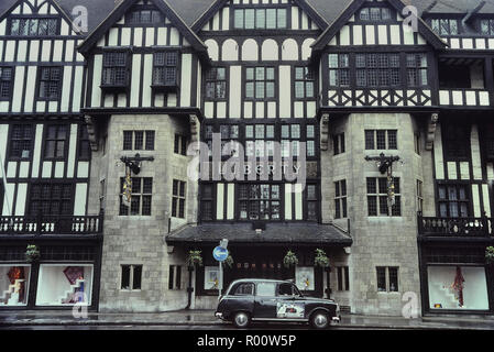 Liberty ou Liberty's grand magasin sur Great Marlborough Street dans le West End de Londres. Angleterre, Royaume-Uni Banque D'Images