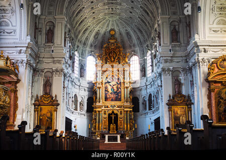 MUNICH, ALLEMAGNE - le 22 février 2016 : l'intérieur d'un St Michael est une église des Jésuites - triomphe du catholicisme comme le vrai christianisme pendant le compteur - Reforma Banque D'Images
