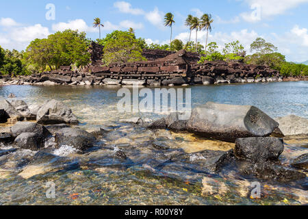 Nan Madol ruine préhistorique de la ville en pierre. Anciens remparts construits sur les îles artificielles reliées par des canaux dans une lagune de Pohnpei, Micronésie, Océanie Banque D'Images