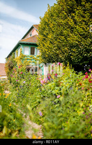 Maison et jardin de Claude Monet, le célèbre peintre impressionniste français à Giverny ville de France Banque D'Images