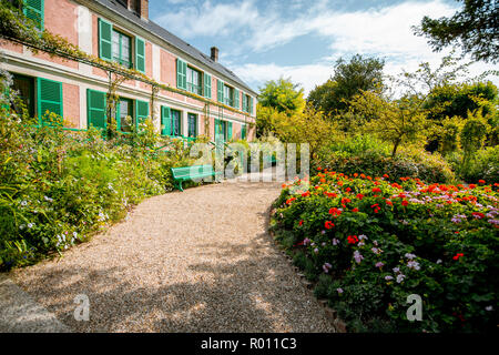 Maison et jardin de Claude Monet, le célèbre peintre impressionniste français à Giverny ville de France Banque D'Images