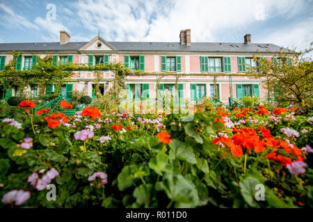 Maison et jardin de Claude Monet, le célèbre peintre impressionniste français à Giverny ville de France Banque D'Images