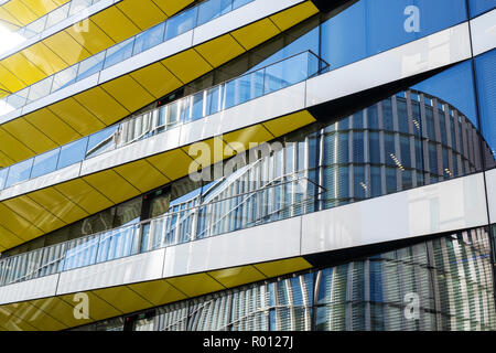 Riverbank House building abstract. Upper Thames Street. Londres, Angleterre Banque D'Images