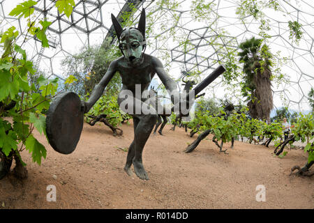 À l'intérieur de la Méditerranée au biome attraction touristique populaire l'Eden Project, Fohey, Cornwall, Angleterre. Banque D'Images