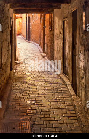 Ruelle dans le quartier de la médina de Fès, Maroc Banque D'Images