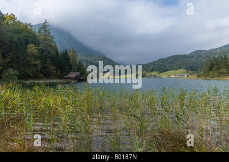 Lautersee ou lac Lauter, Mittenwald, Karwendel, les Alpes, la Haute-Bavière, Bavière, Allemagne Banque D'Images