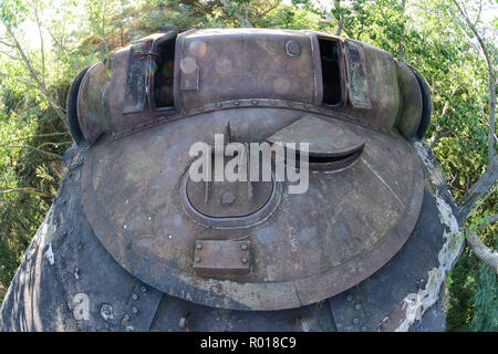 Tourelle blindés abandonnés de télémétriques de l'artillerie de défense côtière de la marine polonaise dans l'hôtel, la Pologne. Banque D'Images