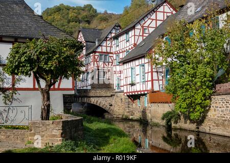 Allemagne, MONREAL. La petite ville est l'une des plus charmantes dans les montagnes Eifel en Rhénanie-Palatinat Banque D'Images