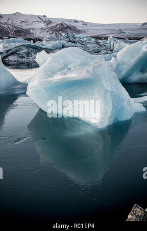 Et ce Iceberrgs at Glacier Lagoon Jökulsarlon, Islande, Europe Banque D'Images