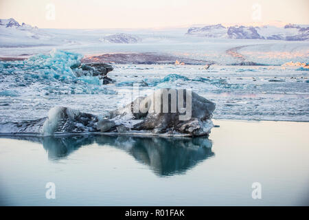 Glace et glaciers à Iceberrgs Lagoon Jökulsarlon, Islande, Europe Banque D'Images