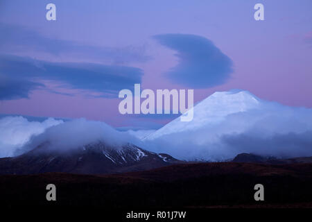 Crépuscule, Mt Ngauruhoe, Parc National de Tongariro, Central Plateau, North Island, New Zealand Banque D'Images