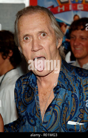 David Carradine arrivant à la Sky High Première au El Capitan Theatre de Los Angeles. 24 Juillet 2005.05 CarradineDavid012 Red Carpet Event, Vertical, USA, Cinéma, Célébrités, photographie, Bestof, Arts, Culture et divertissement, Célébrités Topix fashion / Vertical, Best of, événement dans la vie d'Hollywood, Californie - Tapis rouge et en backstage, USA, Cinéma, Célébrités, cinéma, télévision, Célébrités célébrités musique, photographie, Arts et culture, Bestof, divertissement, Topix headshot, vertical, une personne, à partir de l'an 2005, enquête tsuni@Gamma-USA.com Banque D'Images