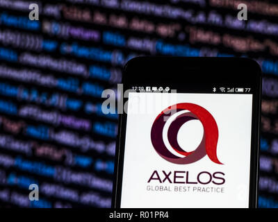 Kiev, Ukraine. 31 octobre, 2018. AXLOS logo meilleure pratique mondiale vu affichée sur téléphone intelligent. AXLOS est consacré à faire professionnels à la gestion de projet, IT Service Management et de cyber-résistance plus efficace avec les meilleures pratiques et d'orientation. certifications Crédit : Igor Golovniov SOPA/Images/ZUMA/Alamy Fil Live News Banque D'Images