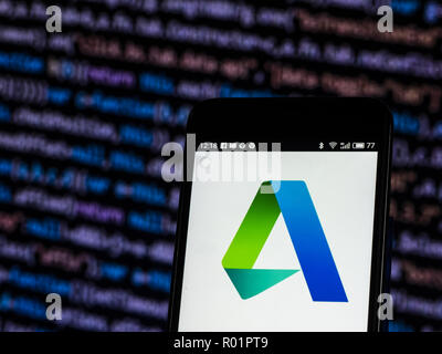 Kiev, Ukraine. 31 octobre, 2018. Logo de l'entreprise logiciels Autodesk vu affichée sur téléphone intelligent. Autodesk, Inc. est une multinationale américaine software corporation qui crée des logiciels pour l'architecture, ingénierie, construction, fabrication, médias et divertissement. Crédit : Igor Golovniov SOPA/Images/ZUMA/Alamy Fil Live News Banque D'Images