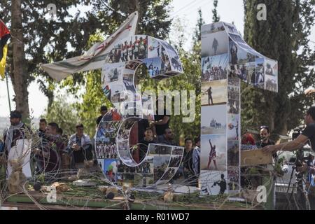 Ramallah, Palestine, Cisjordanie. 2e Mar, 2018. Structure avec la '13' nombre vu pendant la commémoration.palestiniens s'occupe de la protestation pour commémorer le 13e anniversaire contre la construction du mur qui sépare le territoire palestinien à partir de la terre qui a été prise par l'armée israélienne où les colons résident. Crédit : Bruno Thevenin/SOPA Images/ZUMA/Alamy Fil Live News Banque D'Images