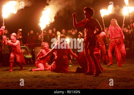 Edimbourg, Ecosse. UK. 31 octobre 2018. La fête du Feu Samhuinn, fin de l'été début de l'hiver. Pour la première fois Samhuinn Fire Festival marque le retour des saisons en haut de Calton Hill. Pako Mera/Alamy Live News Banque D'Images