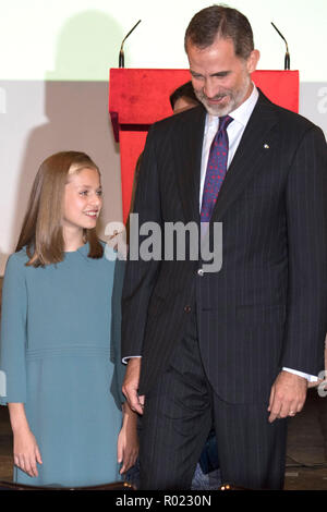 Madrid, Espagne. 31 octobre, 2018. La princesse Leonor d'Espagne et le roi Felipe VI d'Espagne pendant la lecture de Constitución Espanola à l'occasion du 40e anniversaire de la Constitution espagnole à l'Instituto Cervantes. Madrid, 31.10.2018 | Conditions de crédit dans le monde entier : dpa/Alamy Live News Banque D'Images