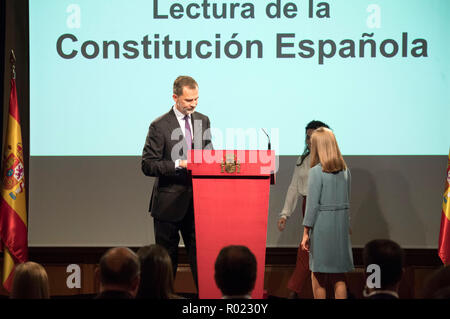 Madrid, Espagne. 31 octobre, 2018. Le roi Felipe VI. L'Espagne et la Princesse Leonor d'Espagne à la lecture de Constitución Espanola à l'occasion du 40e anniversaire de la Constitution espagnole à l'Instituto Cervantes. Madrid, 31.10.2018 | Conditions de crédit dans le monde entier : dpa/Alamy Live News Banque D'Images