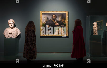 National Gallery, Londres, Royaume-Uni. 1 novembre, 2018. Né à Venise et de l'école vénitienne, le peintre de portrait Renaissance Lorenzo Lotto beaucoup voyagé et travaillé dans différentes parties de l'Italie, plus particulièrement de Trévise, Bergame, Venise, et les marches de l'italien. L'exposition est présentée du 5 Nov 2018 - 10 févr. 2019. Image : Andrea Odoni, 1527. Prêté par Sa Majesté la Reine. Royal Collection Trust. Credit : Malcolm Park/Alamy Live News. Banque D'Images