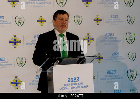 Stade national de football à Windsor Park, Belfast, Irlande du Nord, Royaume-Uni. 01 novembre 2018. L'Irish Football Association (IFA - Irlande du Nord) et l'Association de football de l'Irlande (République d'Irlande - FAI) a annoncé aujourd'hui qu'ils s'agirait d'une candidature à l'UEFA dans le cadre de la finale du championnat (21) en 2023. Le Président de la FAI Donal Conway s'exprimant lors de l'événement. Crédit : David Hunter/Alamy Live News. Banque D'Images