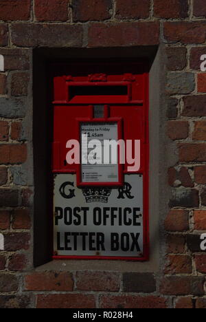 Old Post Box à Moreton, Dorset Banque D'Images