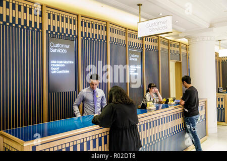 Londres Angleterre,Royaume-Uni,Marylebone,Selfridges Department Store,shopping shopper shoppers magasins marché marchés achats vente,magasin de détail s Banque D'Images