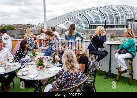 Londres Angleterre,Royaume-Uni Marylebone,Selfridges Department Store,shopping shopper shoppers magasins marché marchés achats vente,magasin de détail s Banque D'Images