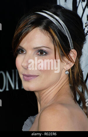 Sandra Bullock arrivant à la prémonition première à l'Arclight Theatre de Los Angeles. dressBullockSandra gris headshot062 Red Carpet Event, Vertical, USA, Cinéma, Célébrités, photographie, Bestof, Arts, Culture et divertissement, Célébrités Topix fashion / Vertical, Best of, événement dans la vie d'Hollywood, Californie - Tapis rouge et en backstage, USA, Cinéma, Célébrités, cinéma, télévision, Célébrités célébrités musique, photographie, Arts et culture, Bestof, divertissement, Topix headshot, vertical, une personne, à partir de l'an 2007, enquête tsuni@Gamma-USA.com Banque D'Images