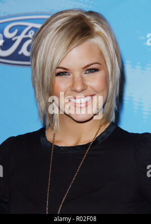 Kimberly Caldwell arrivant à l'American Idol, le Top 12 des candidats à la finale à l'Astra Restaurant à Los Angeles. portrait sourire eye contact dressCaldwellKimberly007 Red Carpet Event, Vertical, USA, Cinéma, Célébrités, photographie, Bestof, Arts, Culture et divertissement, Célébrités Topix fashion / Vertical, Best of, événement dans la vie d'Hollywood, Californie - Tapis rouge et en backstage, USA, Cinéma, Célébrités, cinéma, télévision, Célébrités célébrités musique, photographie, Arts et culture, Bestof, divertissement, Topix headshot, vertical, une personne,, de l'oui Banque D'Images