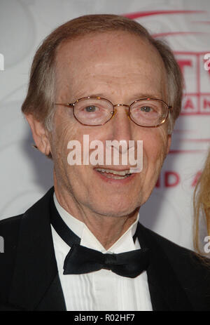 Bernie Koppell ( Dr on Love Boat ) arrivant à TVLand Awards au Barker Hangar à Santa Monica Los Angeles headshot. KopellBernie smile contact oculaire 140 Red Carpet Event, Vertical, USA, Cinéma, Célébrités, photographie, Bestof, Arts, Culture et divertissement, Célébrités Topix fashion / Vertical, Best of, événement dans la vie d'Hollywood, Californie - Tapis rouge et en backstage, USA, Cinéma, Célébrités, cinéma, télévision, Célébrités célébrités musique, photographie, Arts et culture, Bestof, divertissement, Topix headshot, vertical, une personne, à partir de l'an 2007, enquête tsun Banque D'Images