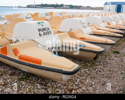 Sans rouler de petits bateaux beach côte du Dorset weymouth Dorset ; ; Angleterre ; UK Banque D'Images