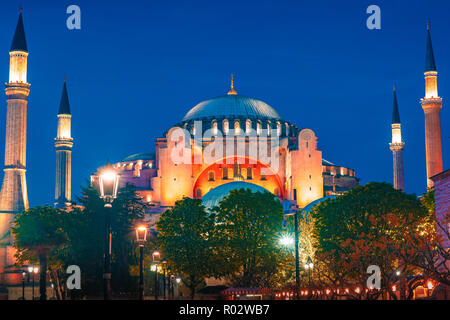 Sainte-sophie à Istanbul, Turquie au début de la nuit Banque D'Images