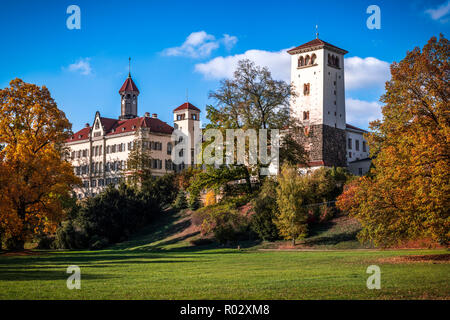 Château Waldenburg en automne, Saxe, Allemagne | Schloss Laufen im Herbst, Sachsen Banque D'Images