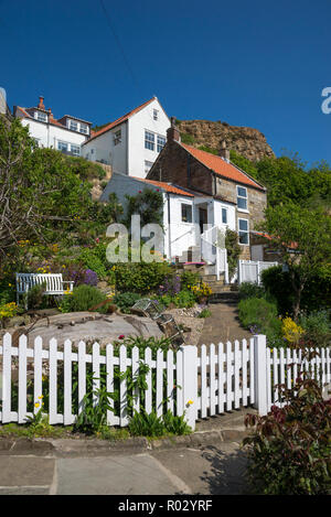 Le joli village côtier de Runswick Bay dans le North Yorkshire, en Angleterre. Banque D'Images
