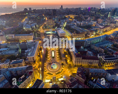 La place de l'indépendance. L'Ukraine. Vue aérienne du Monument de l'indépendance. Révolution de fierté. Révolution orange. Centre-ville. Kiev. Banque D'Images