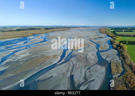 Tresses de rivière Rakaia, près de l'embouchure du fleuve Rakaia, Mi Canterbury, île du Sud, Nouvelle-Zélande - vue aérienne Banque D'Images