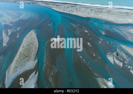 Tresses de rivière Rakaia, près de l'embouchure du fleuve Rakaia, Mi Canterbury, île du Sud, Nouvelle-Zélande - vue aérienne Banque D'Images