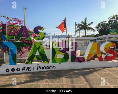 Las Tablas, Panama - mars 2018 : célèbre nom coloré signe de la ville Las Tablas en République du Panama Banque D'Images