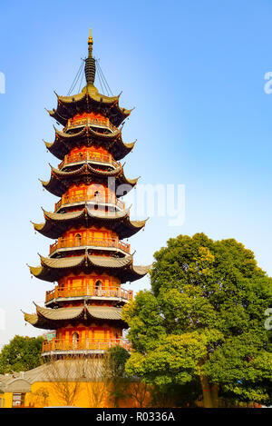 Dans la Pagode Longhua Longhua Buddist Temple, Shanghai, Chine Banque D'Images