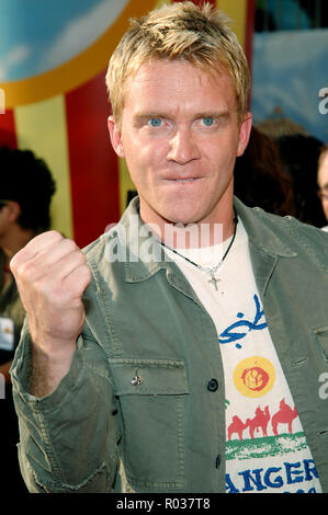 Anthony Michael Hall au MTV Movie Awards au Shrine Auditorium à Los Angeles. 4 juin 2005.09 HallAnthonyMichael145 Red Carpet Event, Vertical, USA, Cinéma, Célébrités, photographie, Bestof, Arts, Culture et divertissement, Célébrités Topix fashion / Vertical, Best of, événement dans la vie d'Hollywood, Californie - Tapis rouge et en backstage, USA, Cinéma, Célébrités, cinéma, télévision, Célébrités célébrités musique, photographie, Arts et culture, Bestof, divertissement, Topix headshot, vertical, une personne, à partir de l'an 2005, enquête tsuni@Gamma-USA.com Banque D'Images