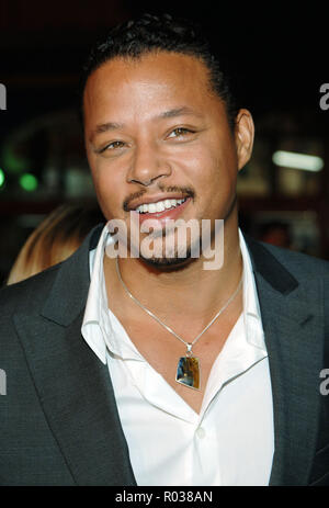 Terrence Howard arrivant à la Get Rich Or Die Trying Premiere au Chinese Theatre de Los Angeles. 2 novembre 2005.11 HowardTerrence044 Red Carpet Event, Vertical, USA, Cinéma, Célébrités, photographie, Bestof, Arts, Culture et divertissement, Célébrités Topix fashion / Vertical, Best of, événement dans la vie d'Hollywood, Californie - Tapis rouge et en backstage, USA, Cinéma, Célébrités, cinéma, télévision, Célébrités célébrités musique, photographie, Arts et culture, Bestof, divertissement, Topix headshot, vertical, une personne, à partir de l'an 2005, enquête tsuni@Gamma-USA.com Banque D'Images