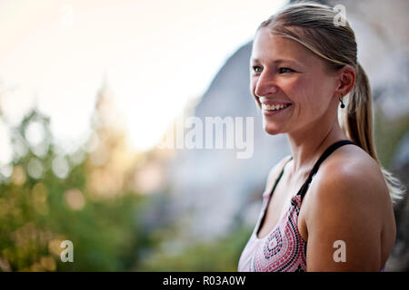 Portrait of happy rock climber. Banque D'Images