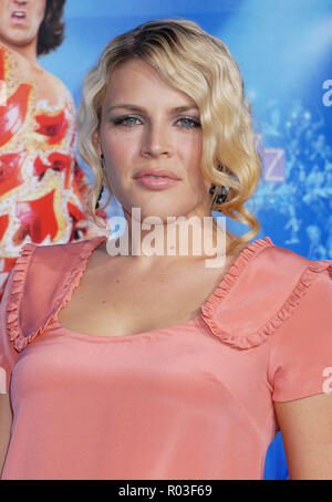 Busy Phillips arrivant à la BLADES OF GLORY Première au Chinese Theatre de Los Angeles. portrait contact oculaire PhillipsBusy07 Red Carpet Event, Vertical, USA, Cinéma, Célébrités, photographie, Bestof, Arts, Culture et divertissement, Célébrités Topix fashion / Vertical, Best of, événement dans la vie d'Hollywood, Californie - Tapis rouge et en backstage, USA, Cinéma, Célébrités, cinéma, télévision, Célébrités célébrités musique, photographie, Arts et culture, Bestof, divertissement, Topix headshot, vertical, une personne, à partir de l'an 2007, enquête tsuni@Gamma-USA.com Banque D'Images