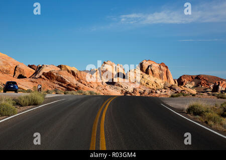 NV00073-00...NEVADA - Les dômes blancs Route dans la Vallée de Feu State Park. Banque D'Images