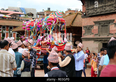 Les Népalais ont un festival autour de Patan Durbar Square. Prises au Népal, août 2018. Banque D'Images