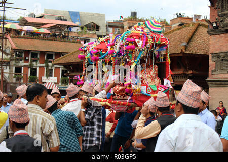 Les Népalais ont un festival autour de Patan Durbar Square. Prises au Népal, août 2018. Banque D'Images