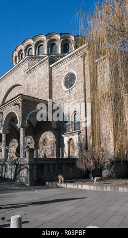 SOFIA, BULGARIE - 20 décembre 2016 : église cathédrale Saint Nedelya à Sofia, Bulgarie Banque D'Images