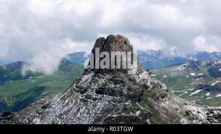Le paysage de montagne région Flumserberge avec Spitzmeilen sommet à la fin de l'automne avec les premières chutes de neige sur les hauts sommets Banque D'Images